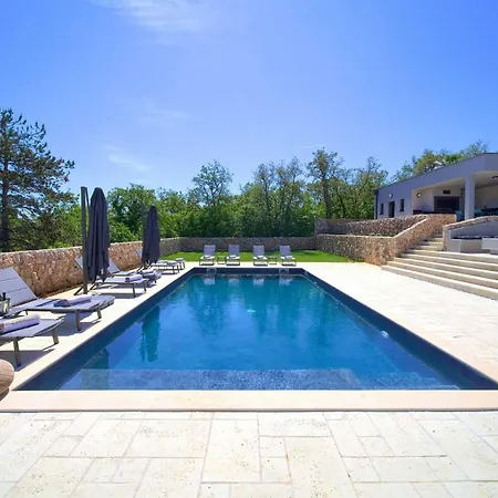 Astrum With Heated Indoor And Outdoor Pool, Jacuzzi And Sauna *