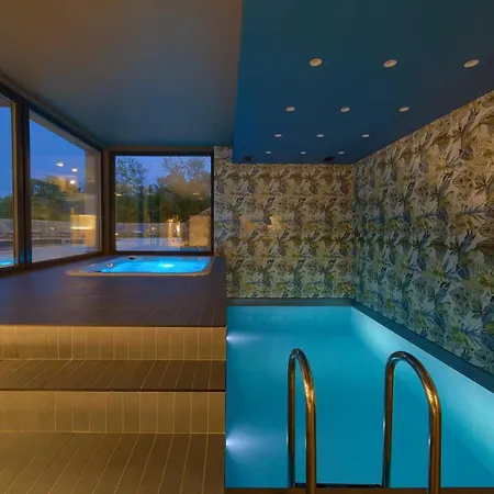 Astrum With Heated Indoor And Outdoor Pool, Jacuzzi And Sauna Villa