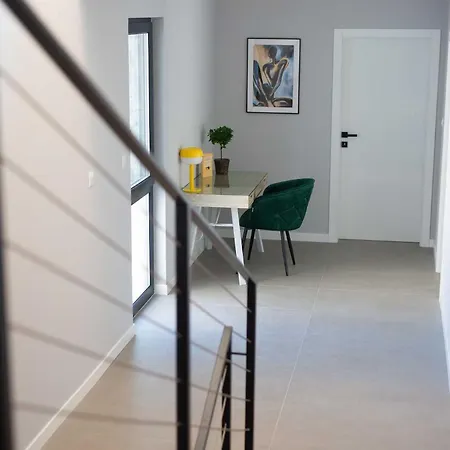 Astrum With Heated Indoor And Outdoor Pool, Jacuzzi And Sauna * Vrh (Krk)