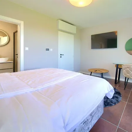 Astrum With Heated Indoor And Outdoor Pool, Jacuzzi And Sauna Vila Vrh (Krk)