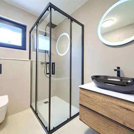 빌라 Astrum With Heated Indoor And Outdoor Pool, Jacuzzi And Sauna