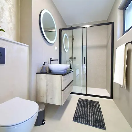 Astrum With Heated Indoor And Outdoor Pool, Jacuzzi And Sauna * Vrh (Krk)