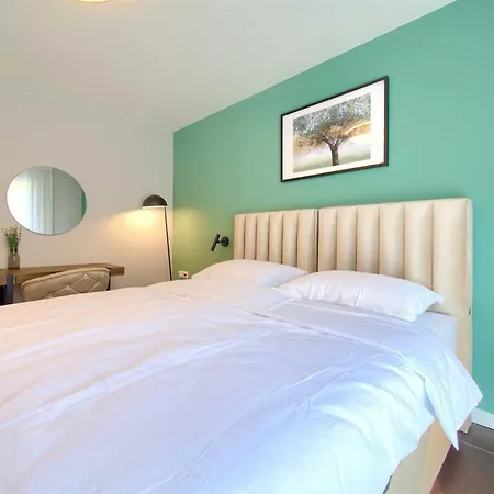 Astrum With Heated Indoor And Outdoor Pool, Jacuzzi And Sauna Vila