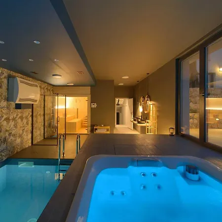 Astrum With Heated Indoor And Outdoor Pool, Jacuzzi And Sauna 빌라 *