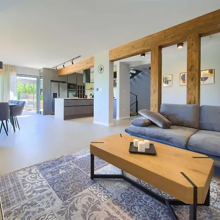 Astrum With Heated Indoor And Outdoor Pool, Jacuzzi And Sauna Vrh (Krk)