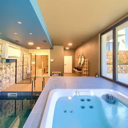 빌라 Astrum With Heated Indoor And Outdoor Pool, Jacuzzi And Sauna