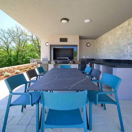 Astrum With Heated Indoor And Outdoor Pool, Jacuzzi And Sauna Vrh (Krk)