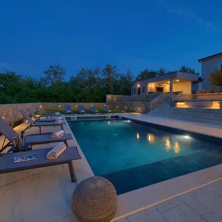 빌라 Astrum With Heated Indoor And Outdoor Pool, Jacuzzi And Sauna *