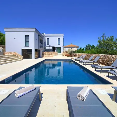 Astrum With Heated Indoor And Outdoor Pool, Jacuzzi And Sauna 빌라 Vrh (Krk)
