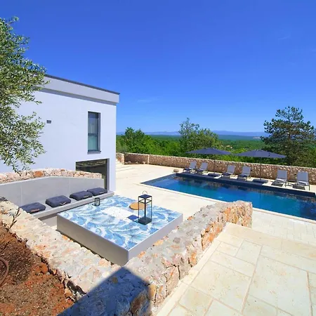 Astrum With Heated Indoor And Outdoor Pool, Jacuzzi And Sauna