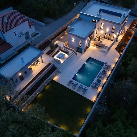 빌라 Astrum With Heated Indoor And Outdoor Pool, Jacuzzi And Sauna