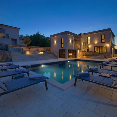 Astrum With Heated Indoor And Outdoor Pool, Jacuzzi And Sauna 빌라 Vrh (Krk)