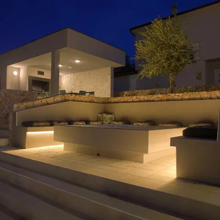 Astrum With Heated Indoor And Outdoor Pool, Jacuzzi And Sauna Vila *