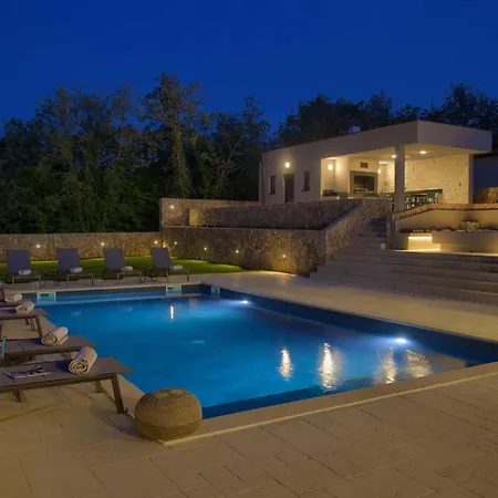 Astrum With Heated Indoor And Outdoor Pool, Jacuzzi And Sauna 빌라 Vrh (Krk)