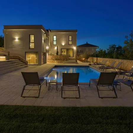 Astrum With Heated Indoor And Outdoor Pool, Jacuzzi And Sauna * Vrh (Krk)