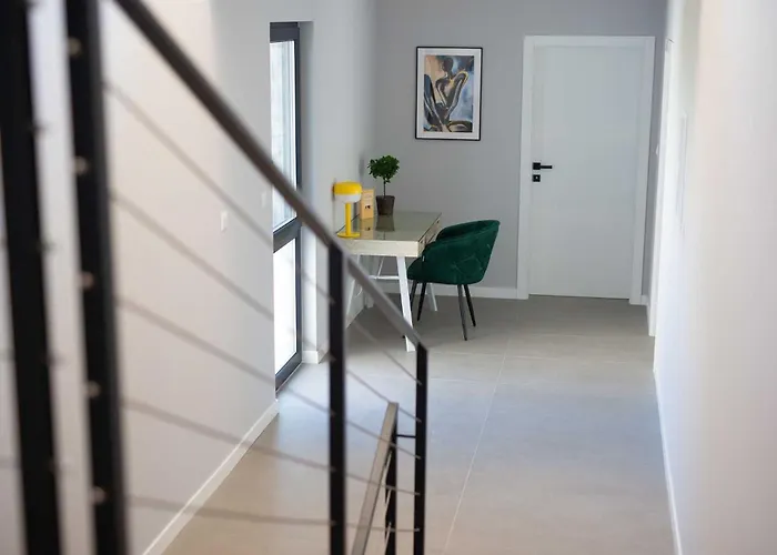 Astrum With Heated Indoor And Outdoor Pool, Jacuzzi And Sauna * Vrh (Krk)