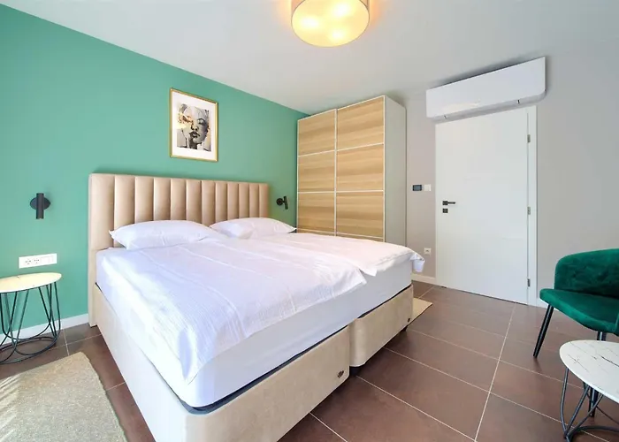 Astrum With Heated Indoor And Outdoor Pool, Jacuzzi And Sauna Vrh (Krk)