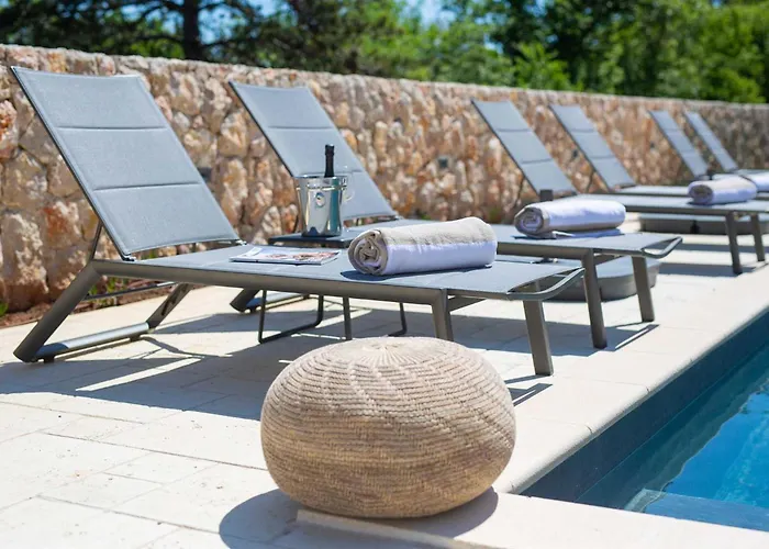 Astrum With Heated Indoor And Outdoor Pool, Jacuzzi And Sauna *