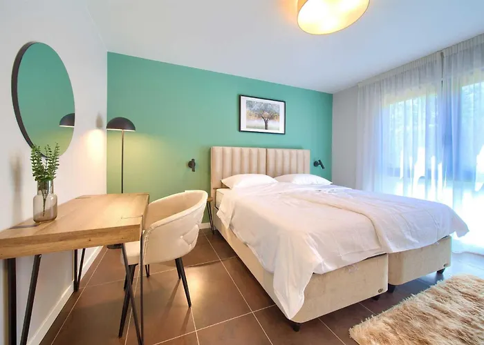 Astrum With Heated Indoor And Outdoor Pool, Jacuzzi And Sauna Vrh (Krk)