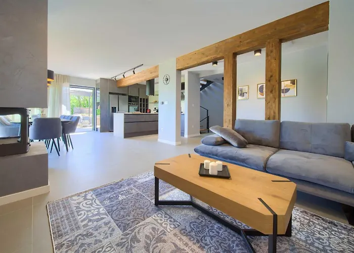 Astrum With Heated Indoor And Outdoor Pool, Jacuzzi And Sauna Vrh (Krk)