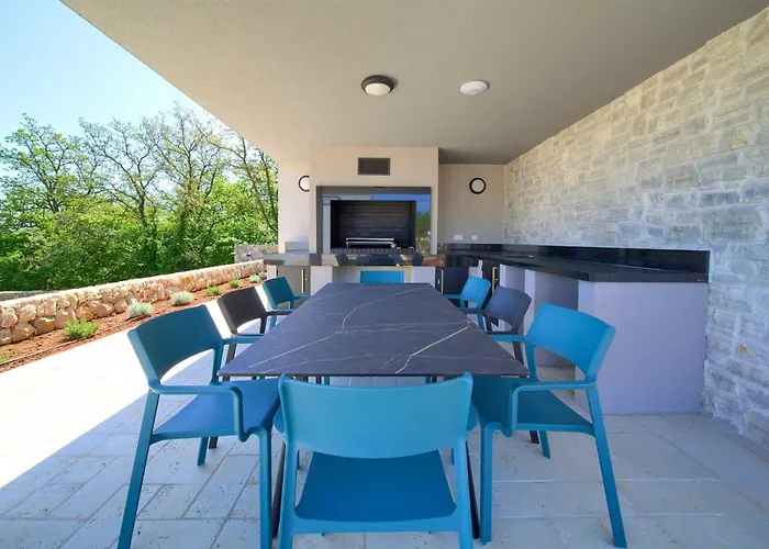 Astrum With Heated Indoor And Outdoor Pool, Jacuzzi And Sauna Vrh (Krk)