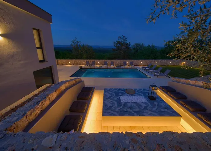 Astrum With Heated Indoor And Outdoor Pool, Jacuzzi And Sauna Vrh (Krk)