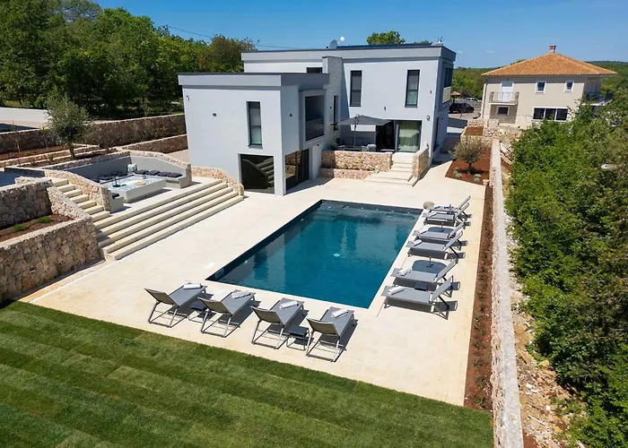 Villa Astrum With Heated Indoor And Outdoor Pool, Jacuzzi And Sauna