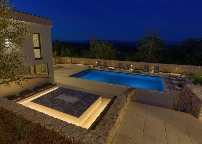 Astrum With Heated Indoor And Outdoor Pool, Jacuzzi And Sauna * Vrh (Krk)