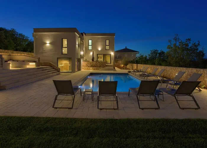 Astrum With Heated Indoor And Outdoor Pool, Jacuzzi And Sauna * Vrh (Krk)