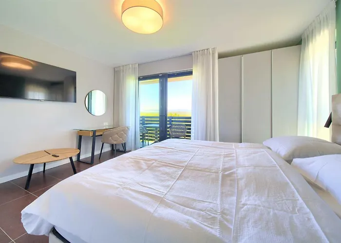 빌라 Astrum With Heated Indoor And Outdoor Pool, Jacuzzi And Sauna Vrh (Krk)