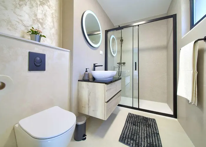 빌라 Astrum With Heated Indoor And Outdoor Pool, Jacuzzi And Sauna Vrh (Krk)
