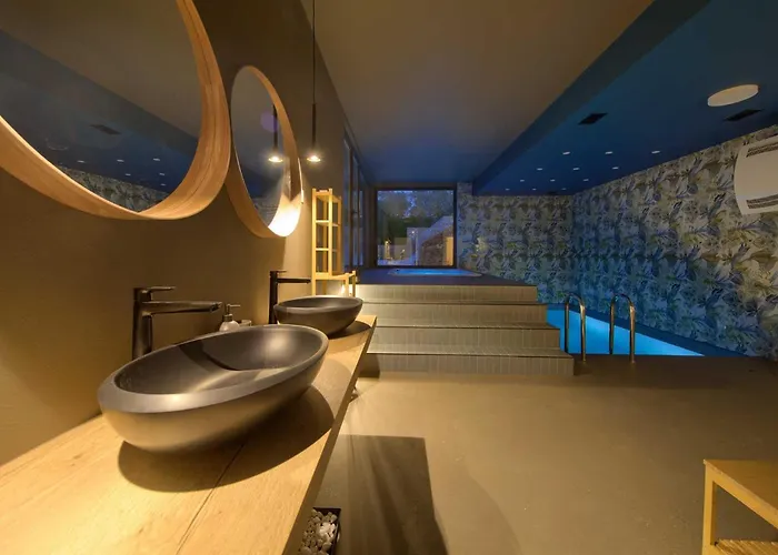 빌라 Astrum With Heated Indoor And Outdoor Pool, Jacuzzi And Sauna Vrh (Krk)