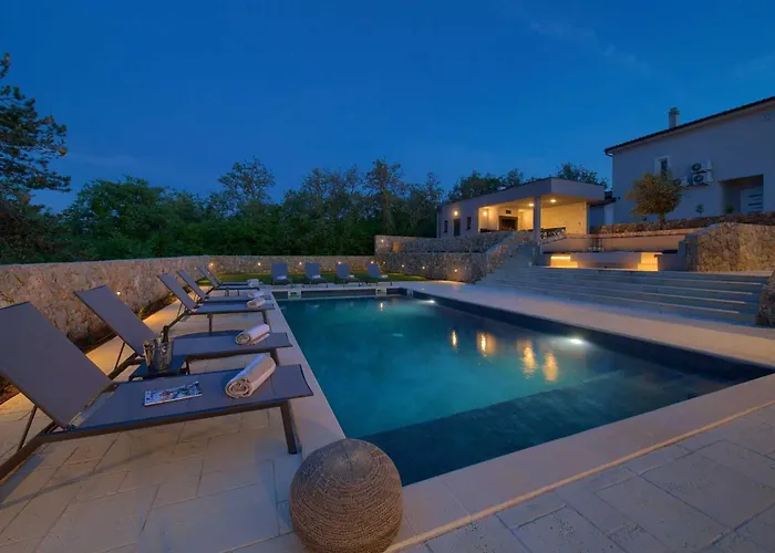 빌라 Astrum With Heated Indoor And Outdoor Pool, Jacuzzi And Sauna *