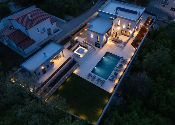 빌라 Astrum With Heated Indoor And Outdoor Pool, Jacuzzi And Sauna