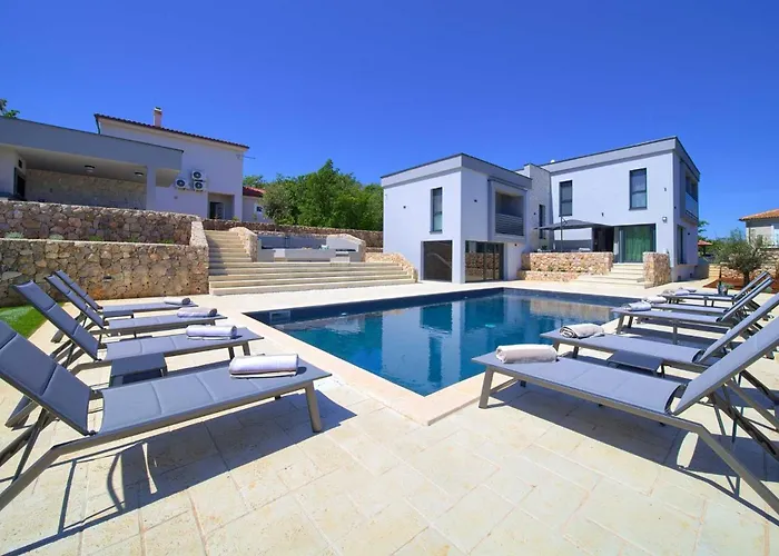 빌라 Astrum With Heated Indoor And Outdoor Pool, Jacuzzi And Sauna Vrh (Krk)